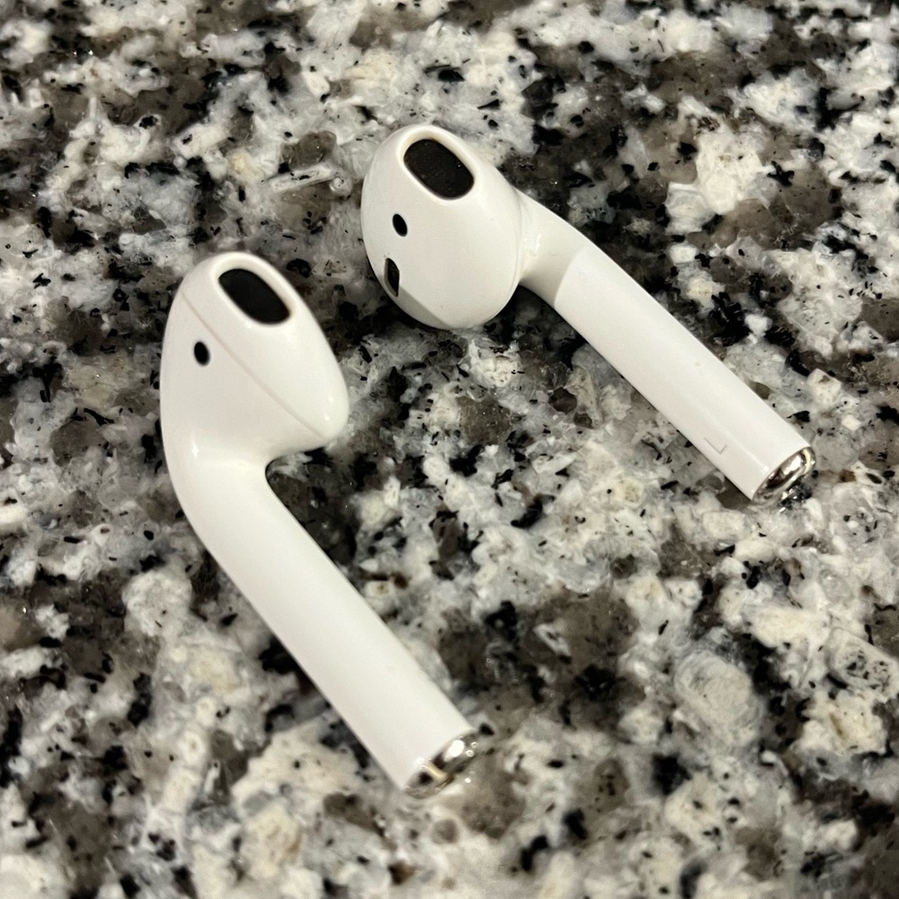 Apple AirPods with Charging Case